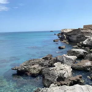 Escullos Acantilado Almería